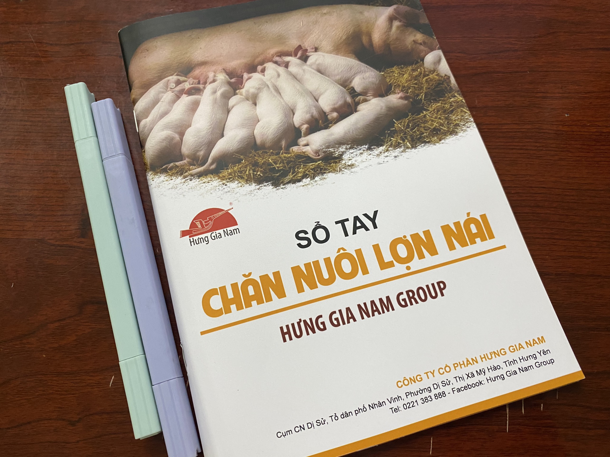 [HƯNG GIA NAM GROUP] PHÁT HÀNH SỔ TAY CHĂN NUÔI LỢN NÁI